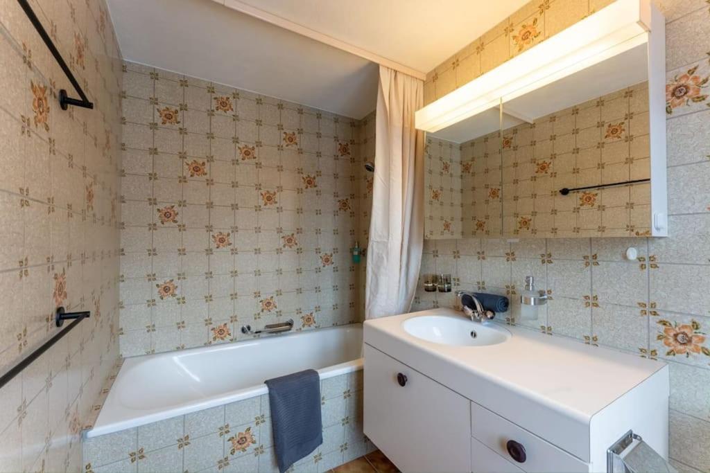 Charming Alpine Apartment Gstaad Bagian luar foto